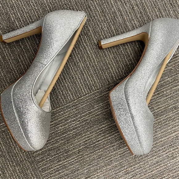 Michael Kors Silver Glitter Women's Platform Heels Wedding Formal Engagement - Picture 4 of 4